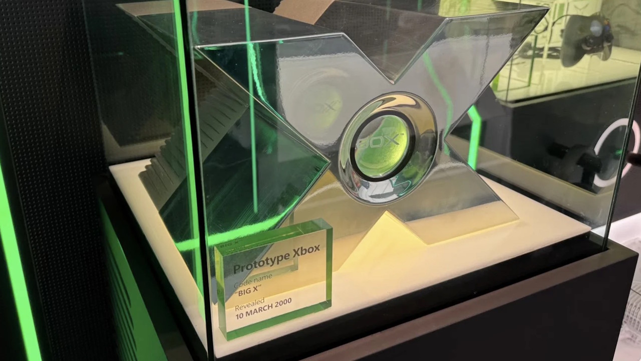 La "DirectX Box", id&eacute;e initiale de la Xbox, n&eacute;e chez Microsoft pour concurrencer Sony.