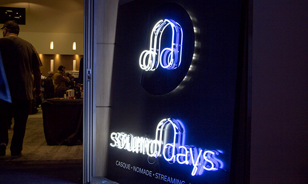 Le logo des Sound Days dans un installation lumineuse.