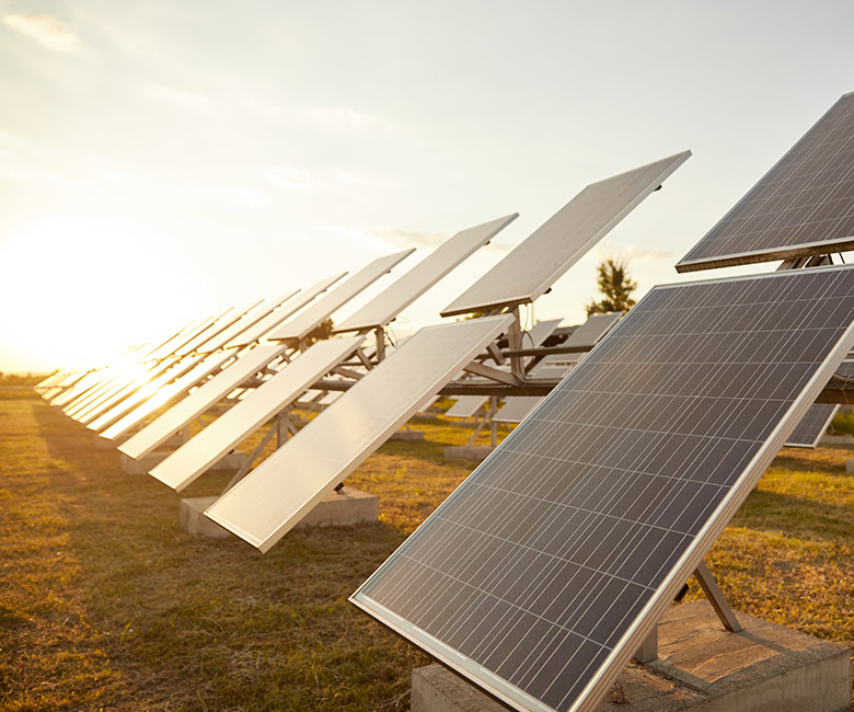 Création de 4 fermes solaires pour atteindre notre neutralité carbone en 2025